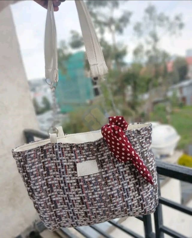 Cute tote bags for uni/office girls 👜 Color options available Cute tote bags for uni/office girls 👜 Color options available