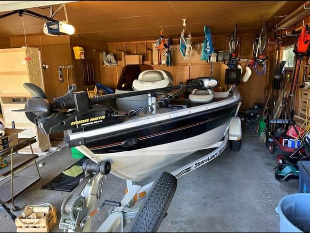 2004 Crestliner Fish Hawk