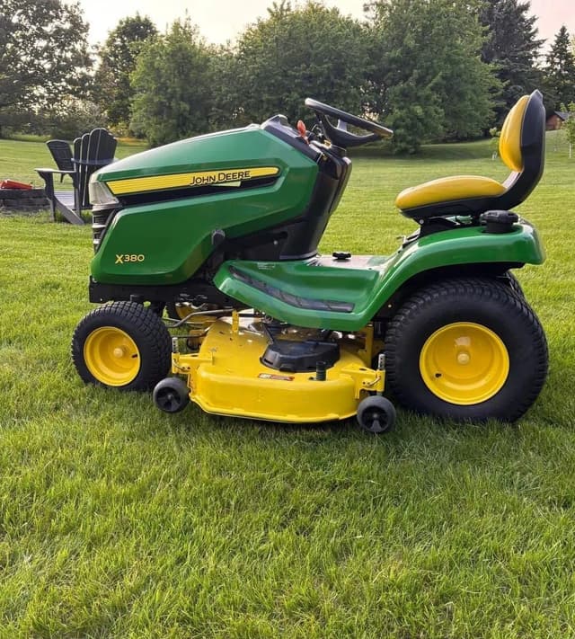 John Deere X380 Riding Lawn Tractor