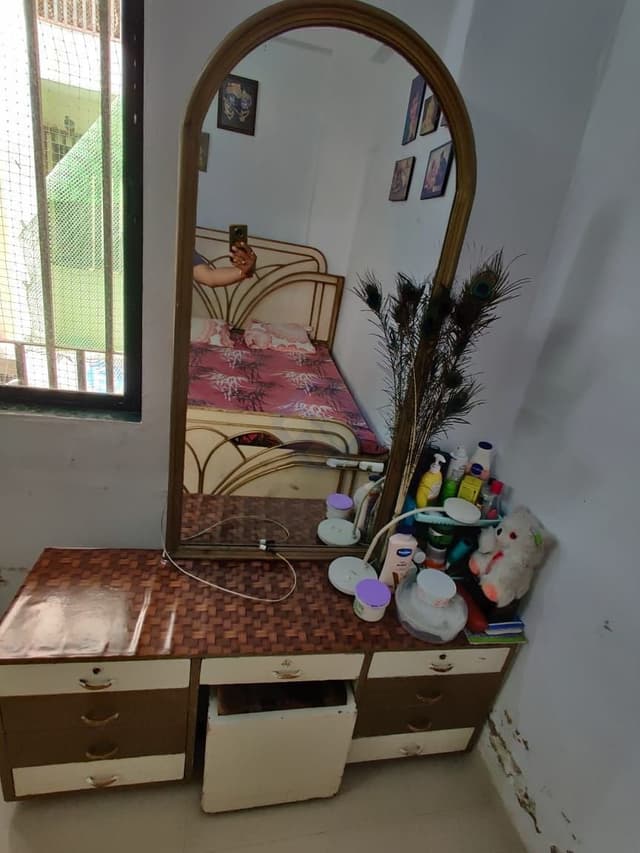 Dressing table