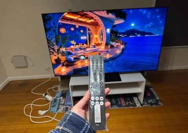 TCL FLAT SCREEN SMART TV